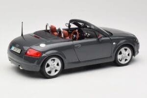 Audi TT 8N Roadster Pelēks Maisto 1:18 50346 Metāls — attēls 3 no 8
