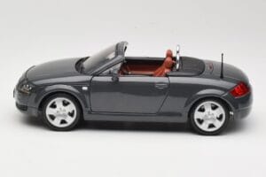 Audi TT 8N Roadster Pelēks Maisto 1:18 50346 Metāls — attēls 4 no 8