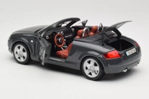 Audi TT 8N Roadster Pelēks Maisto 1:18 50346 Metāls — attēls 5 no 8