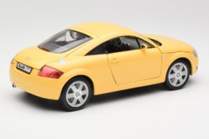 Audi TT 8N Dzeltens Revell 1:18 08954-M1 Metāls — attēls 3 no 8