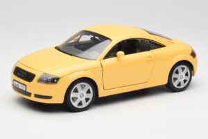 Audi TT 8N Dzeltens Revell 1:18 08954-M1 Metāls