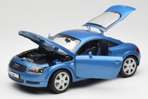 Audi TT 8N Zils Revell 1:18 8954 Metāls — attēls 2 no 8