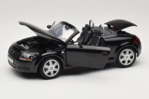 Audi TT 8N Roadster Melns Revell 1:18 8980 Metāls — attēls 2 no 8
