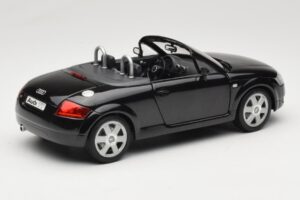 Audi TT 8N Roadster Melns Revell 1:18 8980 Metāls — attēls 3 no 8