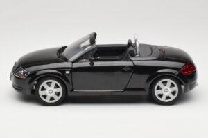 Audi TT 8N Roadster Melns Revell 1:18 8980 Metāls — attēls 4 no 8