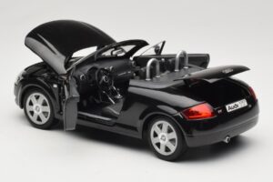 Audi TT 8N Roadster Melns Revell 1:18 8980 Metāls — attēls 5 no 8