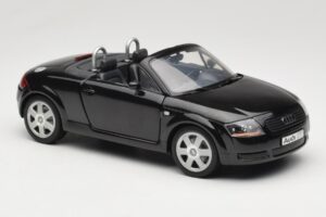Audi TT 8N Roadster Melns Revell 1:18 8980 Metāls — attēls 6 no 8