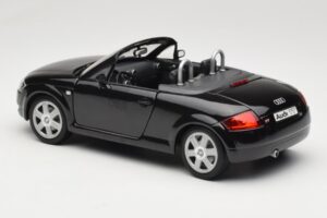 Audi TT 8N Roadster Melns Revell 1:18 8980 Metāls — attēls 7 no 8