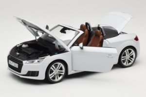 Audi TT 8S Roadster Glacier White Minichamps 1:18 5011400515 Metāls — attēls 2 no 8