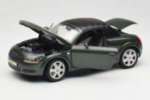 Audi TT 8N Roadster Zaļš Revell 1:18 8979 Metāls — attēls 2 no 8