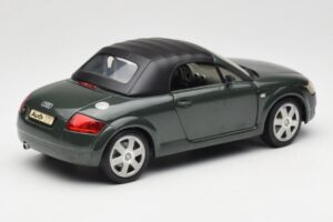 Audi TT 8N Roadster Zaļš Revell 1:18 8979 Metāls — attēls 3 no 8
