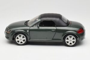 Audi TT 8N Roadster Zaļš Revell 1:18 8979 Metāls — attēls 4 no 8