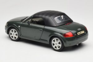 Audi TT 8N Roadster Zaļš Revell 1:18 8979 Metāls — attēls 7 no 8