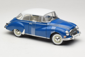 Auto Union 1000 S Coupe Zils Balts Revell 1:18 08909 Metāls — attēls 4 no 6