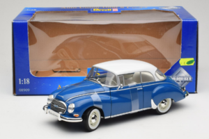 Auto Union 1000 S Coupe Zils Balts Revell 1:18 08909 Metāls — attēls 6 no 6