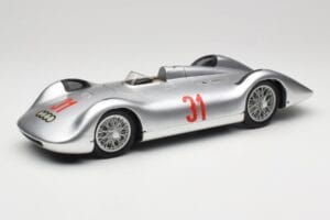 Auto Union Typ C Stromlinie #31 B. Rosemeyer 1937 Sudrabs Revell 1:18 Auto Union Typ C Stromlinie #31 B. Rosemeyer 1937 Sudrabs Revell 1:18 08436 Metāls