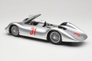 Auto Union Typ C Stromlinie #31 B. Rosemeyer 1937 Sudrabs Revell 1:18 08436 Metāls — attēls 5 no 8