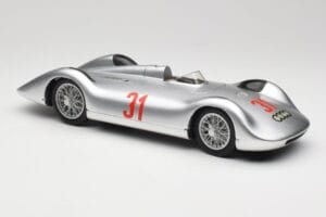 Auto Union Typ C Stromlinie #31 B. Rosemeyer 1937 Sudrabs Revell 1:18 08436 Metāls — attēls 6 no 8