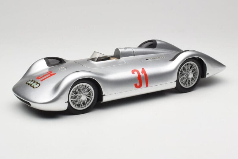 Auto Union Typ C Stromlinie #31 B. Rosemeyer 1937 Sudrabs Revell 1:18 08436 Metāls