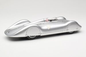 Auto Union Type C Streamliner #72 B. Rosemeyer World Record 1937 Revell 1:18 08420 Metāls — attēls 2 no 6