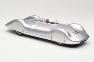Auto Union Type C Streamliner #72 B. Rosemeyer World Record 1937 Revell 1:18 08420 Metāls — attēls 4 no 6