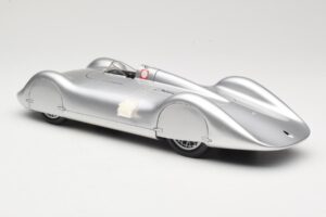 Auto Union Type C Streamliner #72 B. Rosemeyer World Record 1937 Revell 1:18 08420 Metāls — attēls 5 no 6