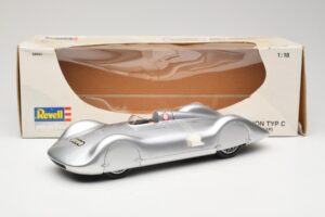 Auto Union Type C Streamliner #72 B. Rosemeyer World Record 1937 Revell 1:18 08420 Metāls — attēls 6 no 6
