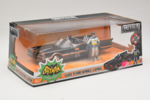 Batmobile Ar Batman Figūru Metals Diecast 1:24 98259 Metāls — attēls 2 no 3