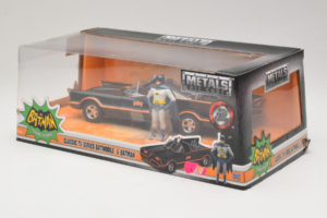 Batmobile Ar Batman Figūru Metals Diecast 1:24 98259 Metāls — attēls 3 no 3