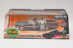 Batmobile Ar Batman Figūru Metals Diecast 1:24 98259 Metāls