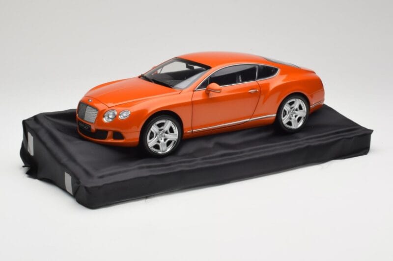 Bentley Continental GT Orange Metallic Minichamps 1:18 100139921 Metāls