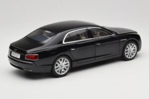 Bentley Flying Spur W12 Onyx Black Kyosho 1:18 08891NX Metāls — attēls 3 no 8