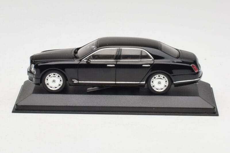 Bentley Mulsanne Melns Minichamps 1:43 436139900 Metāls