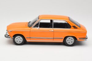 BMW 2000 Tii Touring Oranžs Minichamps 1:18 80430145824 Metāls — attēls 4 no 8