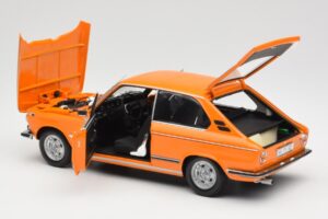 BMW 2000 Tii Touring Oranžs Minichamps 1:18 80430145824 Metāls — attēls 5 no 8