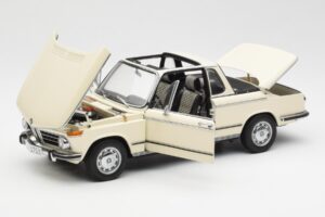 BMW 2002 Baur Kabriolets E10 Chamonix Balts AUTOart 1:18 70532 Metāls — attēls 2 no 8