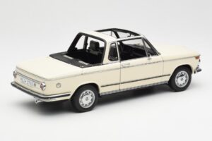 BMW 2002 Baur Kabriolets E10 Chamonix Balts AUTOart 1:18 70532 Metāls — attēls 3 no 8