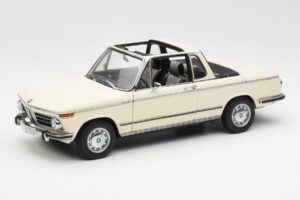 BMW 2002 Baur Kabriolets E10 Chamonix Balts AUTOart 1:18 70532 Metāls