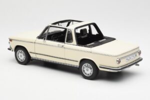 BMW 2002 Baur Kabriolets E10 Chamonix Balts AUTOart 1:18 70532 Metāls — attēls 7 no 8