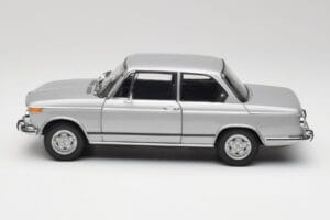 BMW 2002 Tii Polaris Sudraba AUTOart 1:18 80430146517 Metāls — attēls 4 no 8