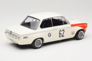BMW 2002 tiK BMW AG #1 H. Hahne / D. Quester Class Winner Guards International 6 Hours Brands Hatch 1969 Minichamps 1:18 1556 — attēls 2 no 6