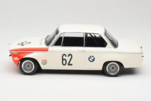 BMW 2002 tiK BMW AG #1 H. Hahne / D. Quester Class Winner Guards International 6 Hours Brands Hatch 1969 Minichamps 1:18 1556 — attēls 3 no 6