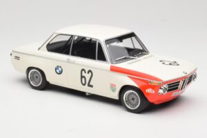 BMW 2002 tiK BMW AG #1 H. Hahne / D. Quester Class Winner Guards International 6 Hours Brands Hatch 1969 Minichamps 1:18 1556 — attēls 4 no 6