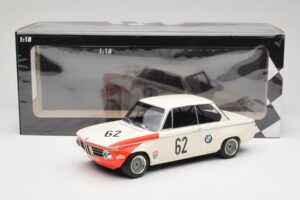 BMW 2002 tiK BMW AG #1 H. Hahne / D. Quester Class Winner Guards International 6 Hours Brands Hatch 1969 Minichamps 1:18 1556 — attēls 6 no 6
