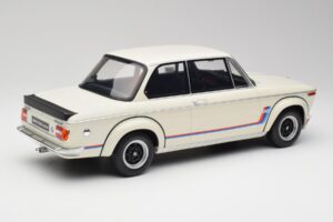 BMW 2002 Turbo E10 Chamonix Balts Otto 1:12 G077 Sveķi — attēls 2 no 5