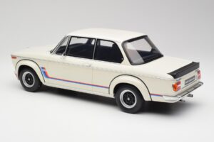BMW 2002 Turbo E10 Chamonix Balts Otto 1:12 G077 Sveķi — attēls 4 no 5