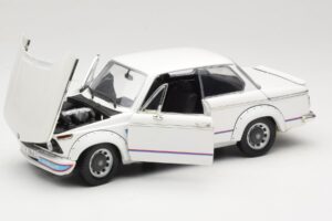 BMW 2002 Turbo E10 Balts Anson 1:18 30393 Metāls — attēls 2 no 8