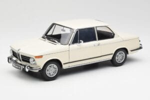 BMW 2002 Balts Kyosho 1:18 08541W Metāls