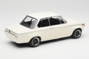 BMW 2002 Balts Plain Body Version Minichamps 1:18 155702600 Metāls — attēls 2 no 6