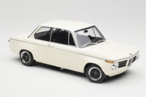 BMW 2002 Balts Plain Body Version Minichamps 1:18 155702600 Metāls — attēls 4 no 6
